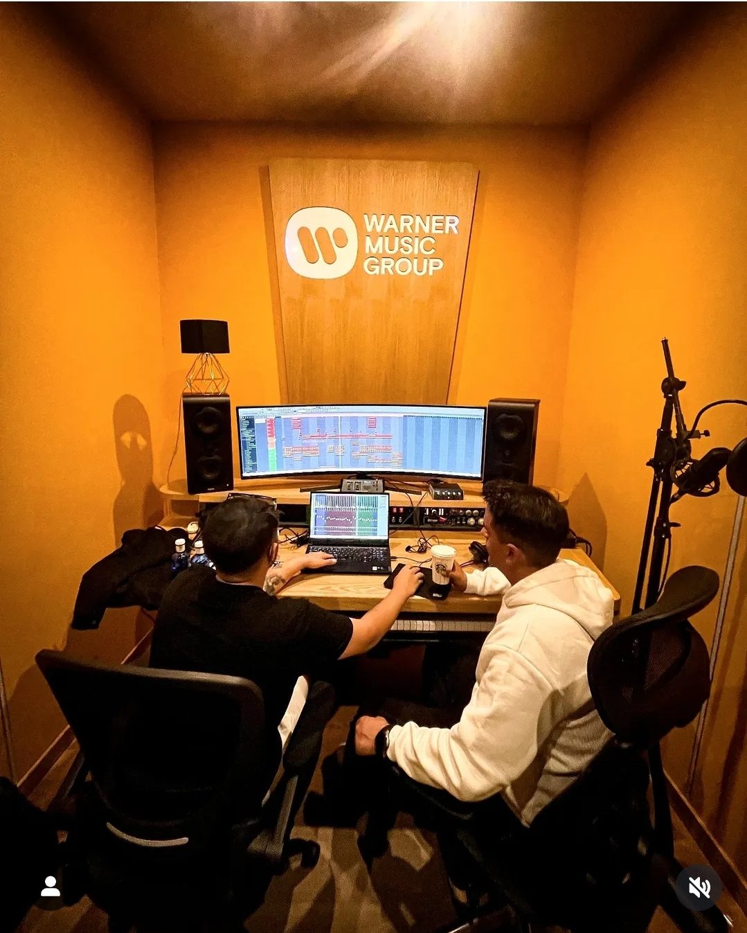 Warner Music estudio